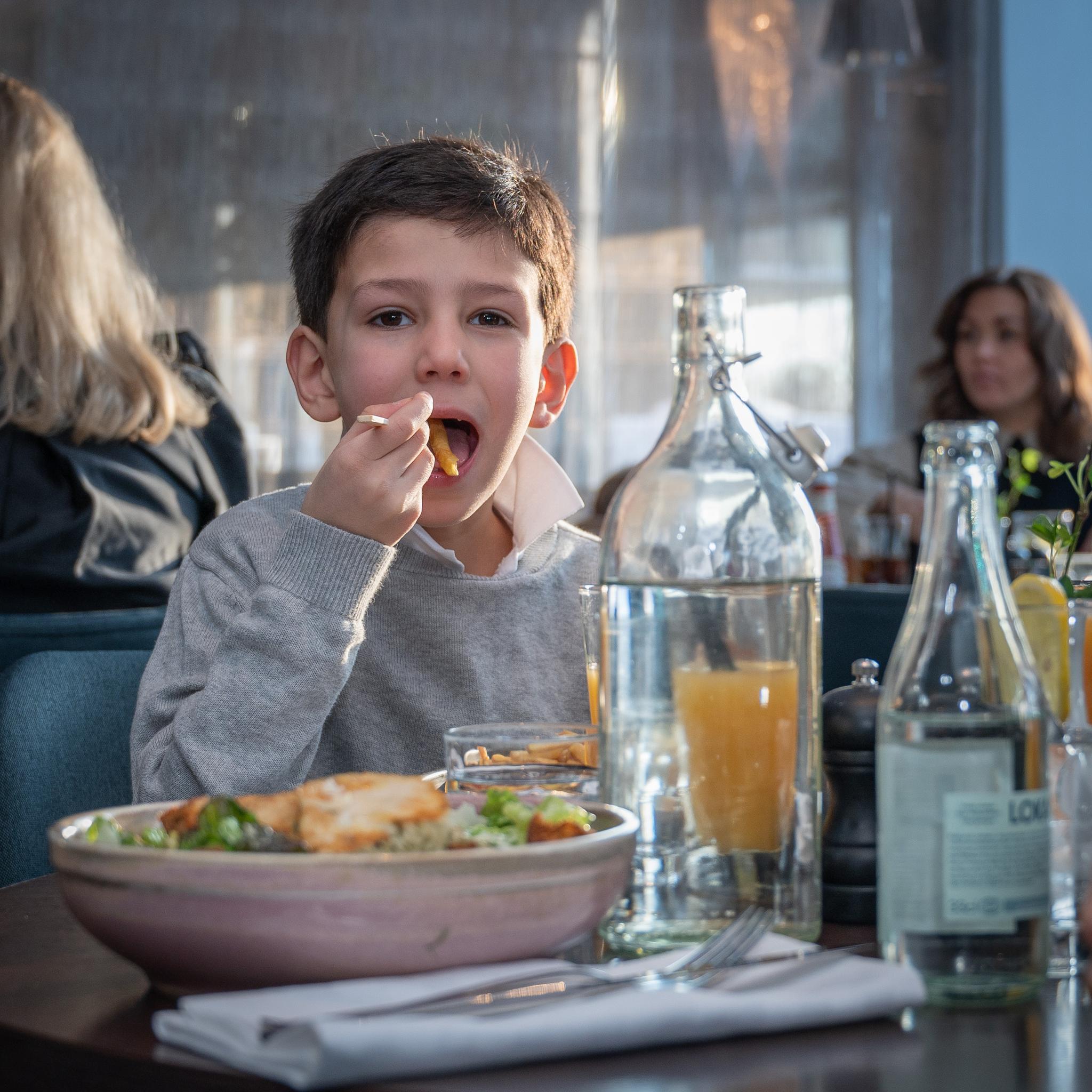 Familjeglädje på Hotellet