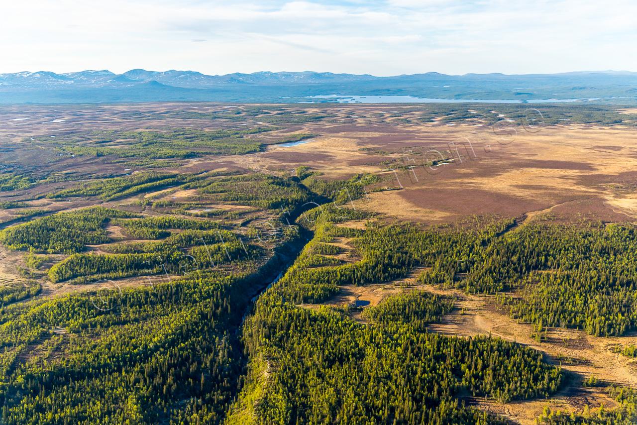 Boken FJÄLLEN - Flygfoton över Svenska Fjällen