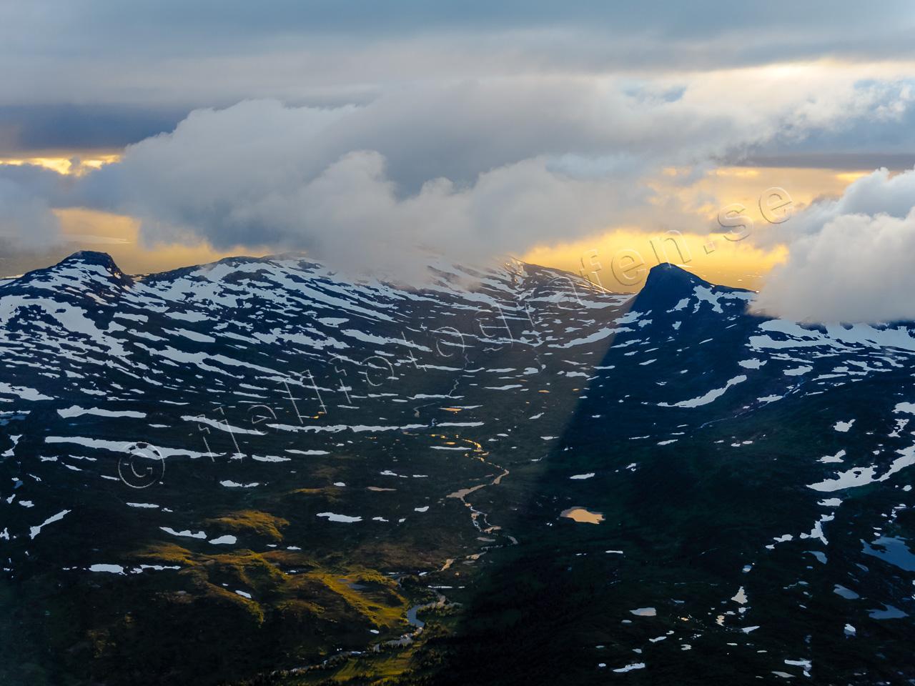 Boken FJÄLLEN - Flygfoton över Svenska Fjällen